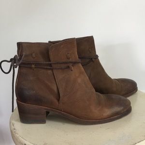 PETER NAPPI Lace Up Leather Ankle Boot Bootie